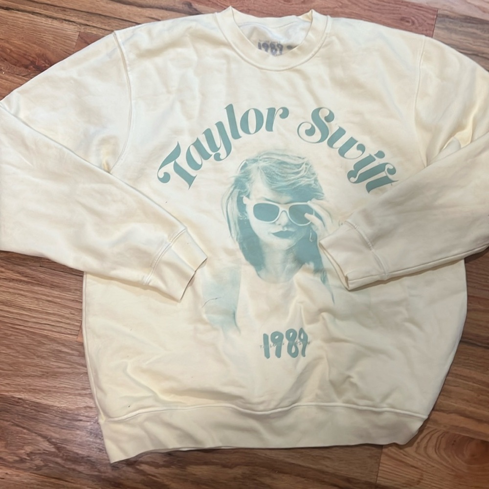 Taylor Swift sweatshirt